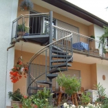 Aussenspindeltreppe mit Riffelblechstufen