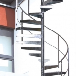 Spindeltreppe mit Blechstufen als Fluchttreppe