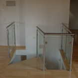 Spindeltreppe mit Formblechkonsole als Geschäftstreppe