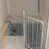 Spindeltreppe mit Riffelblechtstufen als Geschäftstreppe
