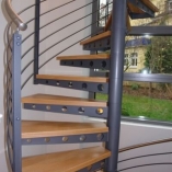 Spindeltreppe in Kragarmoptik als Geschäftstreppe