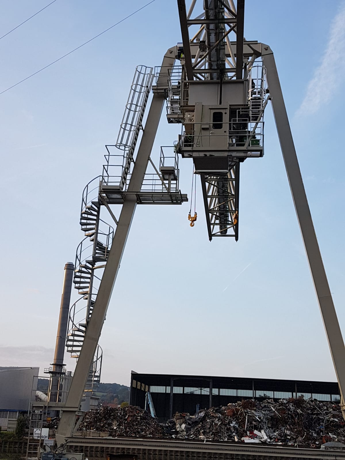 Projekt: Aufstiegslösungen für einen Portalkran
