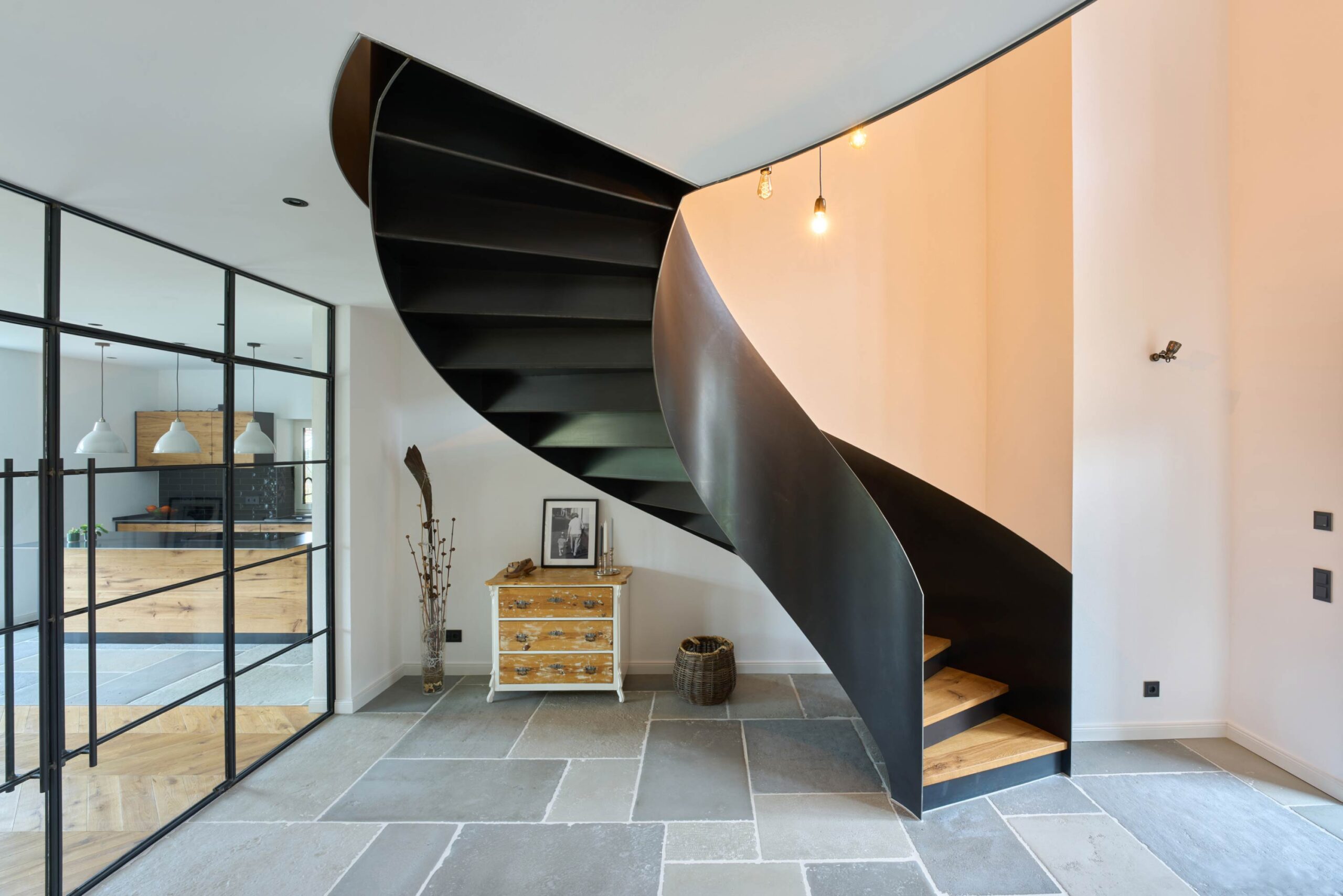 bogentreppe-stahl-rohstahl-eiche-wild-astig-geoelt-modern-galerie-7