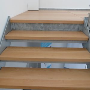 Flachstahl-Wangentreppe
