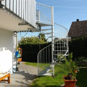 Fluchttreppe, Spindeltreppe mit Blechstufen