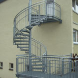 SSG: Spindeltreppe mit Gitterroststufen