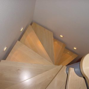 Spindeltreppe mit Formblechkonsole